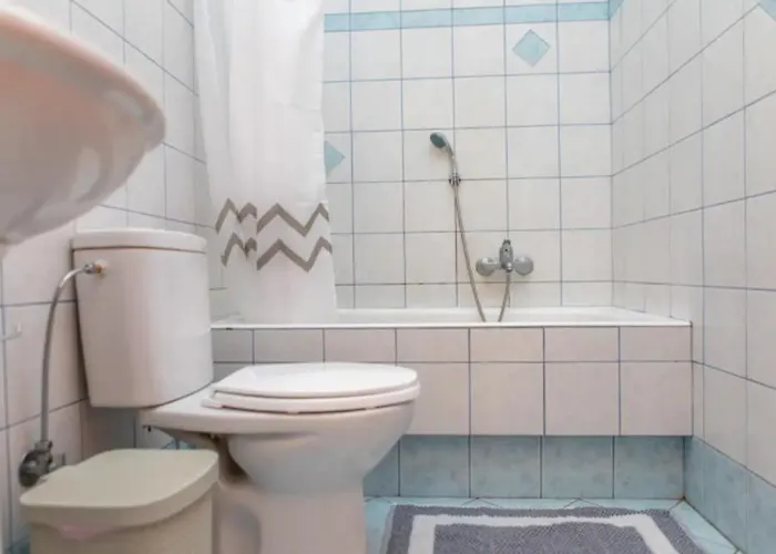 George's Economy Apartment