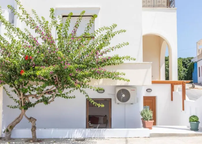 George's Economy Apartment *